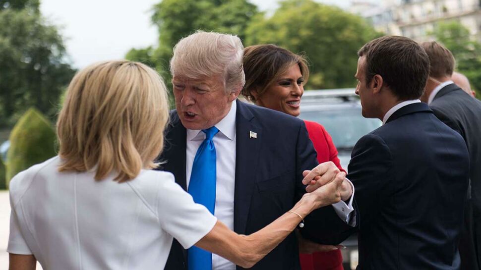 Moment de flottement lors des salutations entre Brigitte Macron et Donald Trump