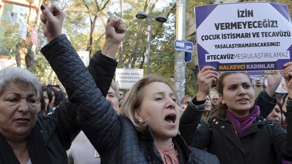 Turquie : retrait du projet de loi sur le viol des mineurs