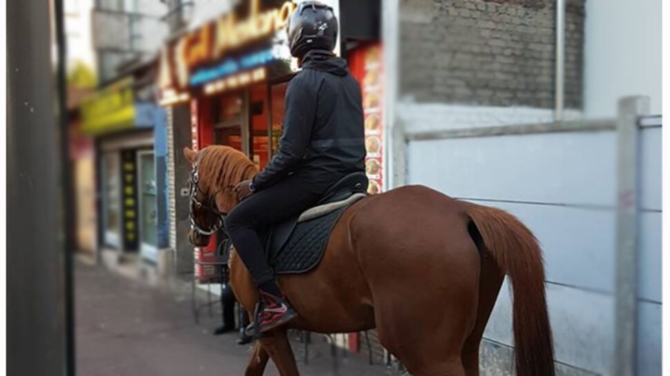 Vidéo – Un jeune rappeur se balade en cheval en Seine-Saint-Denis