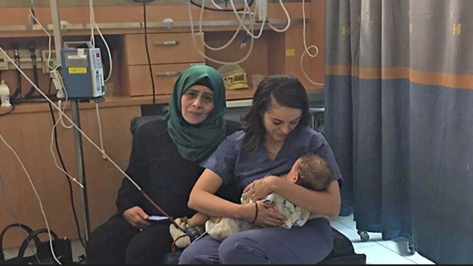 Quand une infirmière israélienne sauve un bébé palestinien en l'allaitant