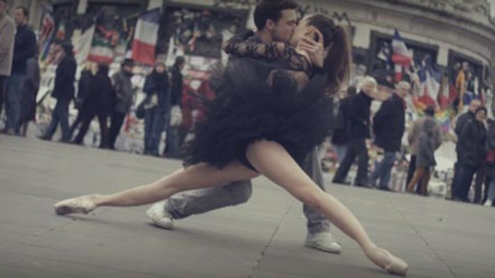 Vidéo : des danseurs rendent un vibrant hommage à Paris