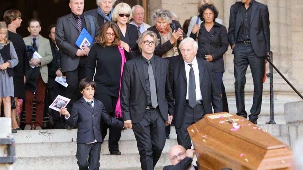 Photos : obsèques de Sylvie Joly, famille et humoristes réunis lui ont dit adieu