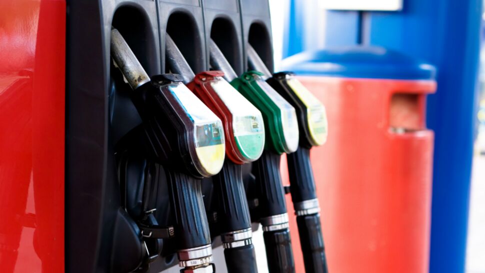Les prix des carburants plus élevés dans les départements ruraux, à Paris et en Corse