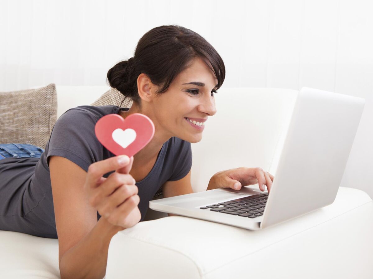 Retrouver Son Amour De Jeunesse Sur Internet Femme Actuelle Le Mag