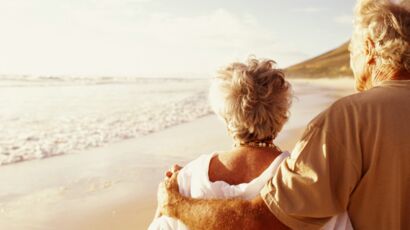 Cadeaux pour les 50 ans de mariage : les meilleures idées solides et  romantiques comme votre amour !