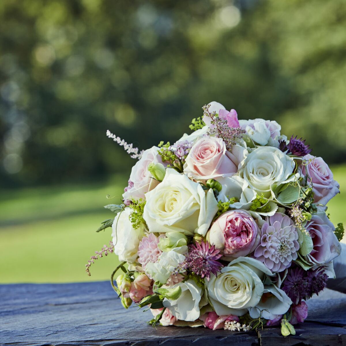 Bouquet de mariage : la symbolique des fleurs et des couleurs : Femme  Actuelle Le MAG