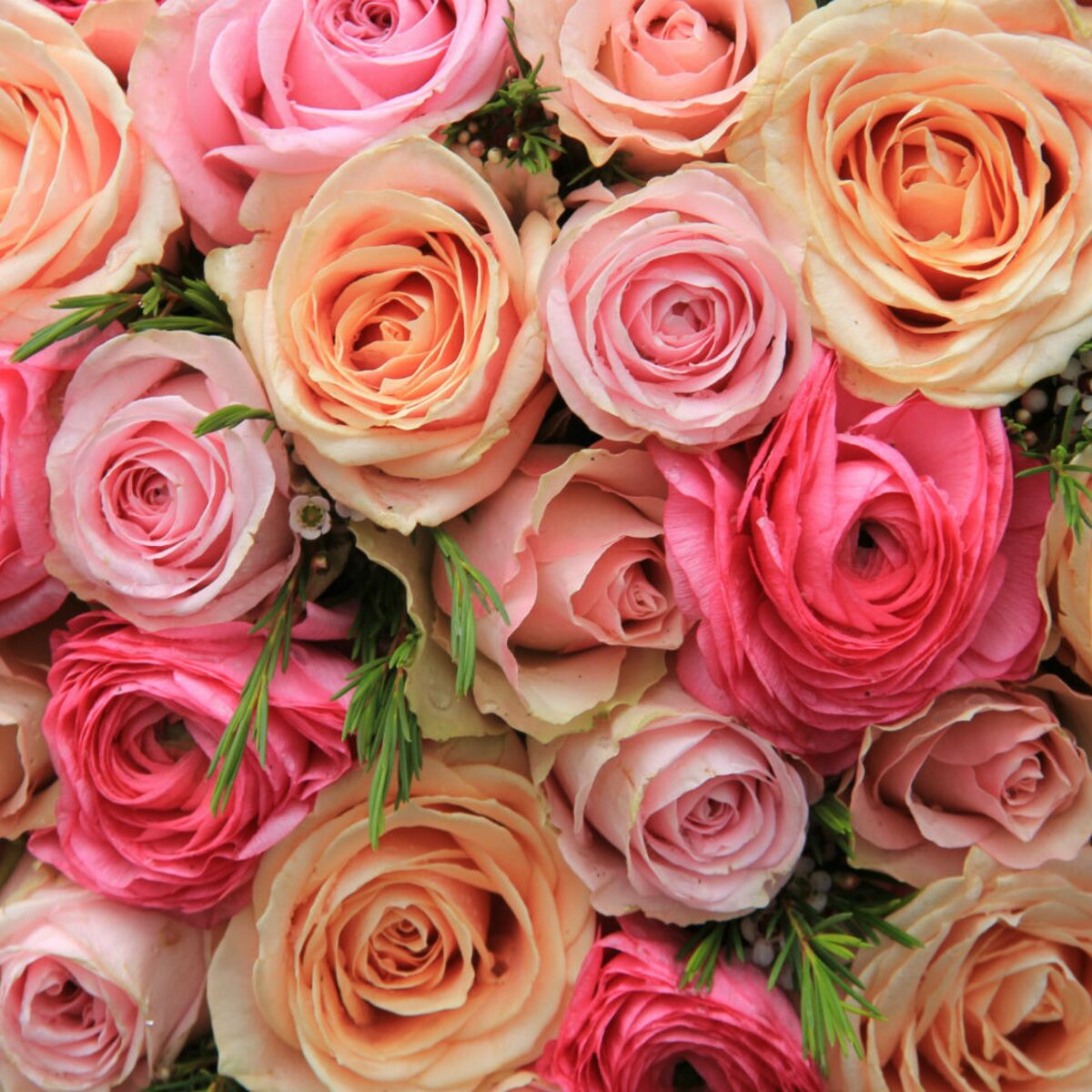 Comment composer un bouquet de fleurs pour une table de mariage ? : Femme  Actuelle Le MAG