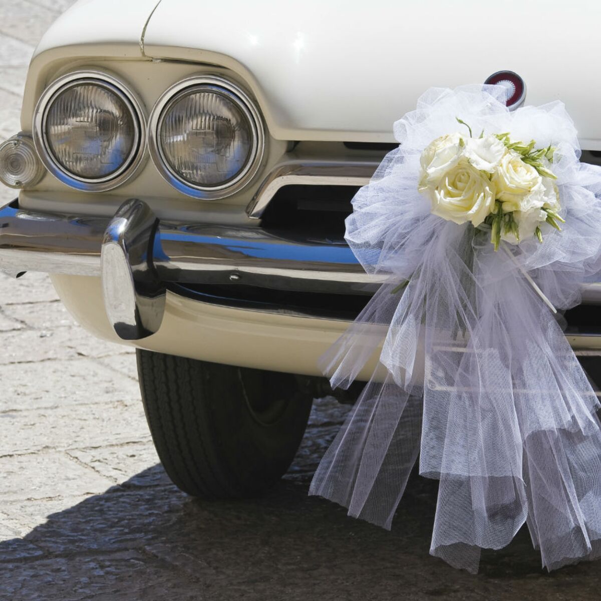 La décoration de voiture de mariage - c'est faisable!  Voiture mariage, Décoration  voiture mariage, Voiture de mariés