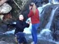 VIDEO - Sa demande en mariage tombe à l'eau