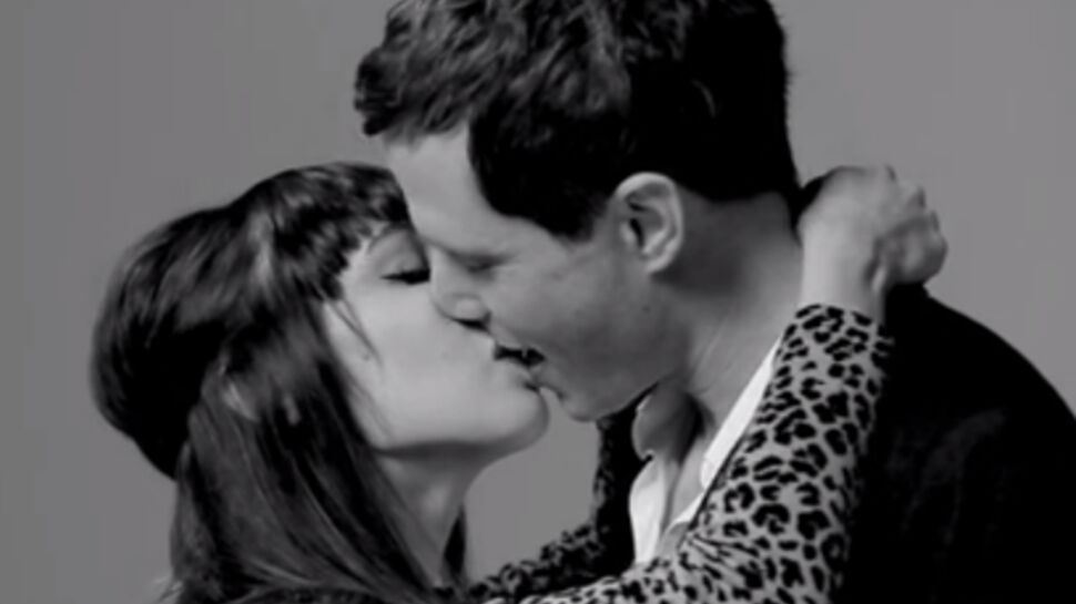 20 inconnus s’embrassent pour la première fois