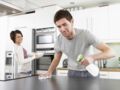 Les hommes qui exercent des métiers féminins font plus le ménage