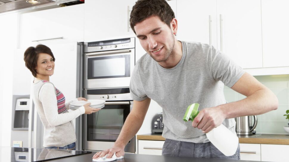 Les hommes qui exercent des métiers féminins font plus le ménage