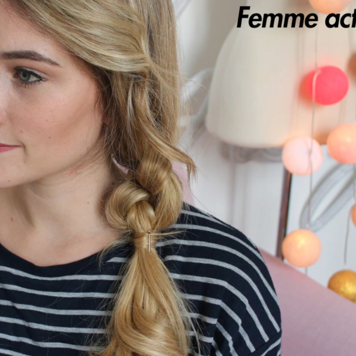 Tutoriel Coiffure La Queue Basse Nouee Femme Actuelle Le Mag