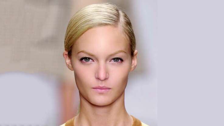 Chic, l\u2019effet plaqué sur cheveux courts