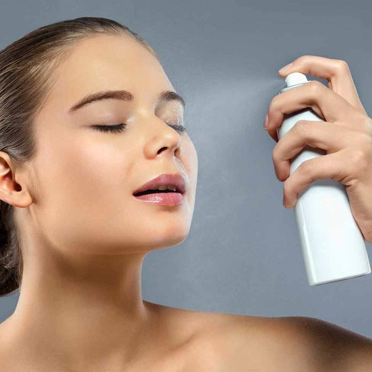 Spray fixateur : lequel choisir pour faire tenir son maquillage ?