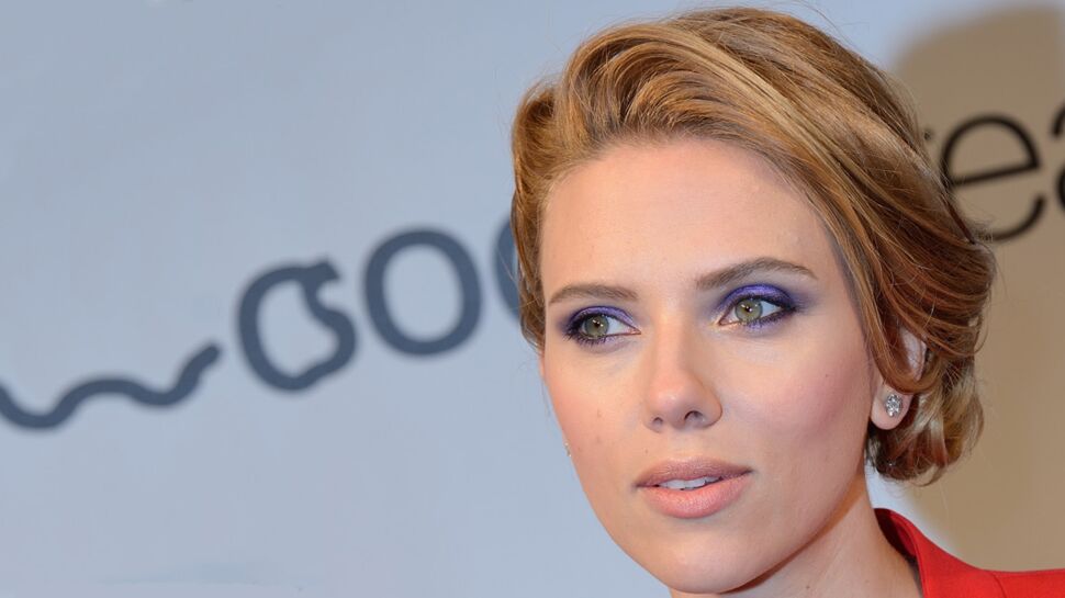Look du jour : le regard sexy de Scarlett Johansson
