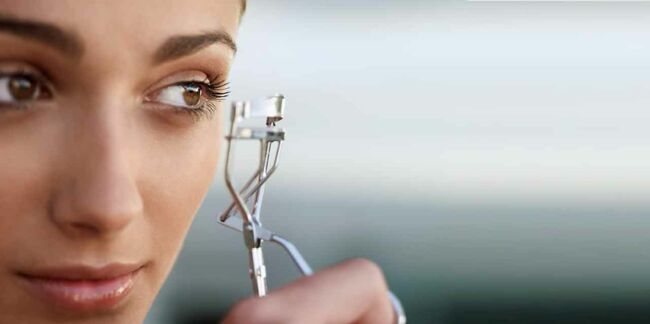 Make-up yeux : comment bien utiliser le recourbe-cils