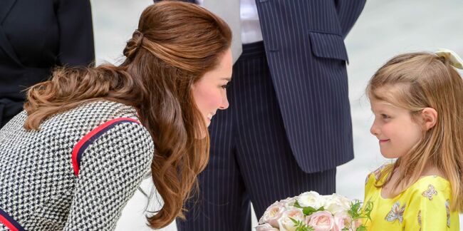 PHOTOS - Kate Middleton, qui s'est coupé les cheveux, est canon avec son carré long