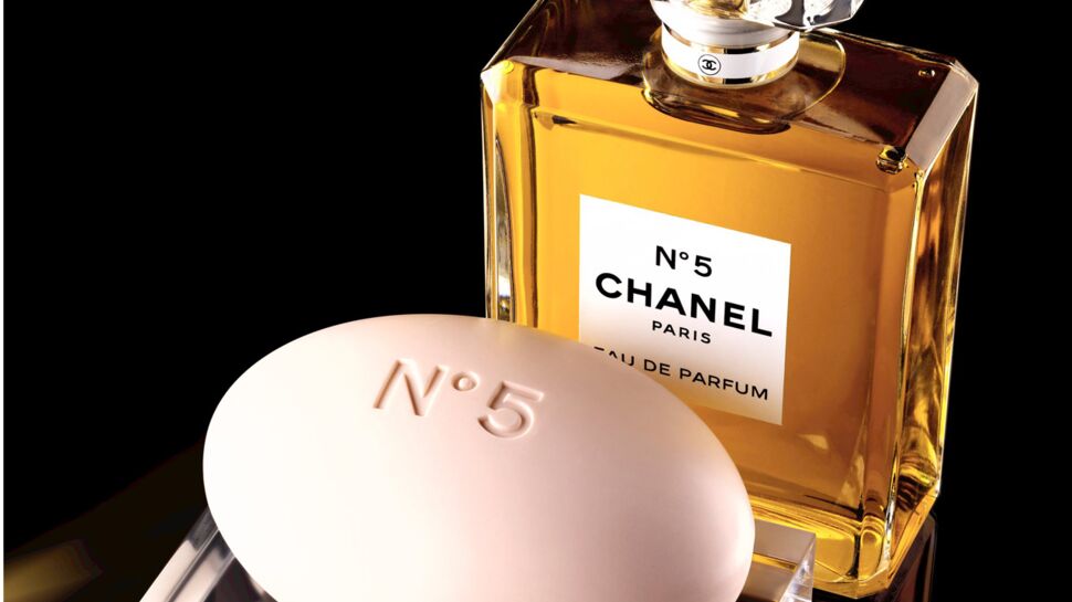 Le N°5 de Chanel se pare d'un flacon généreux pour Noël