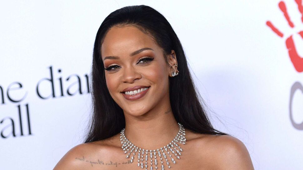 Rihanna ose une coiffure improbable