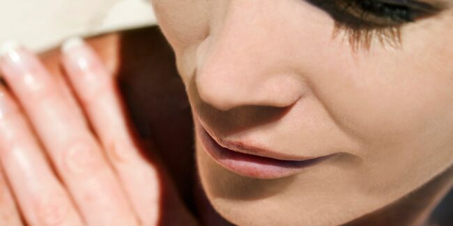 Taches sur le visage : comment les faire disparaître ?