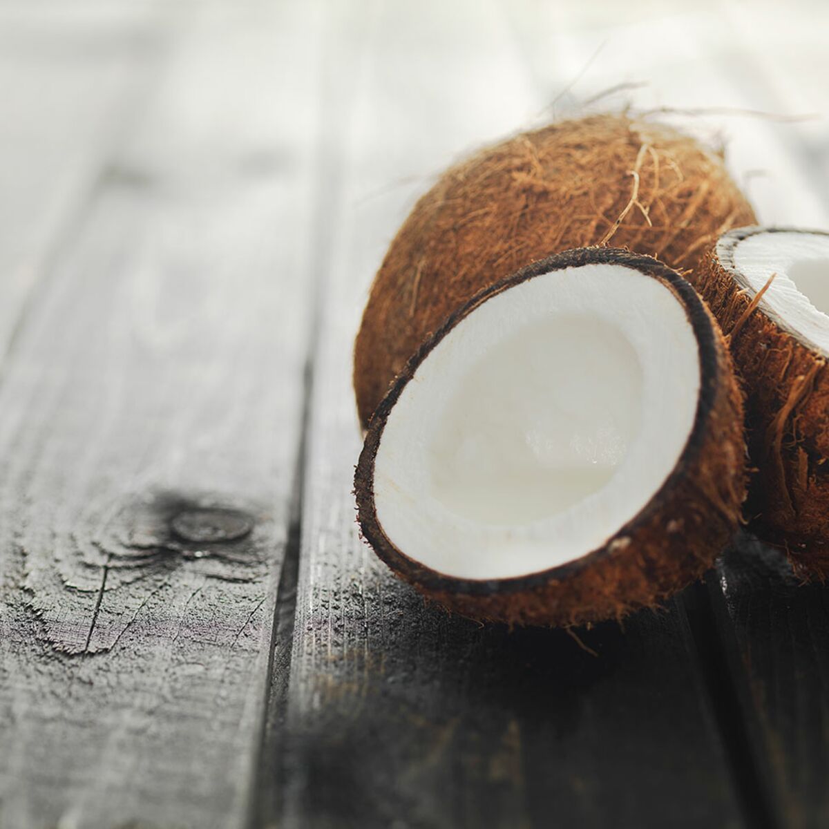 L'huile de coco sublime la peau: comment l'utiliser pour le corps