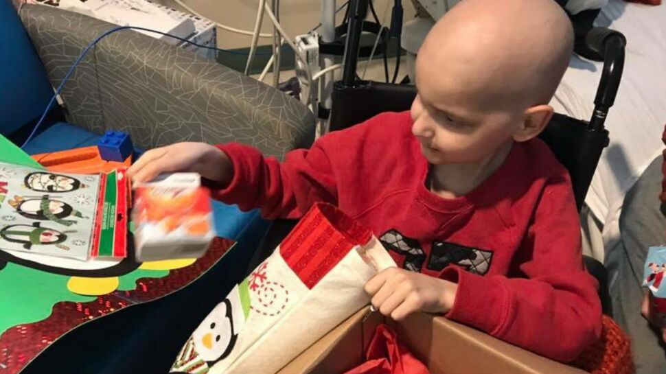 Atteint d’un cancer en phase terminale, ce petit garçon de 9 ans attend vos cartes de Noël