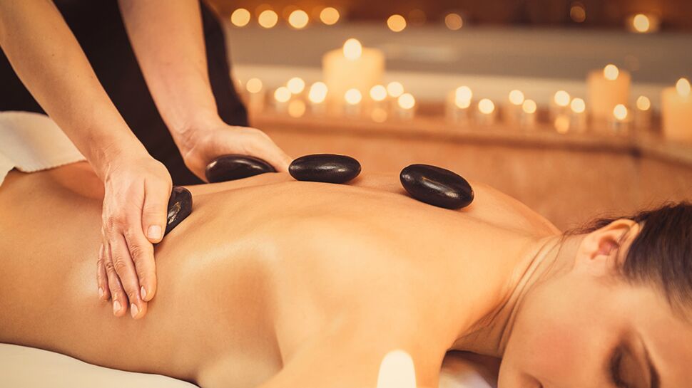 Massage aux pierres chaudes : ce qu’il faut savoir avant d’en profiter