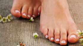 chaussures hallux valgus crocs