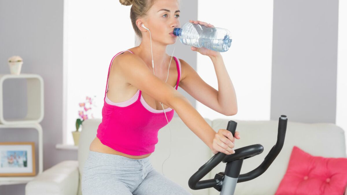 Vélo elliptique : un programme d'entraînement pour s'affiner de partout : Femme  Actuelle Le MAG