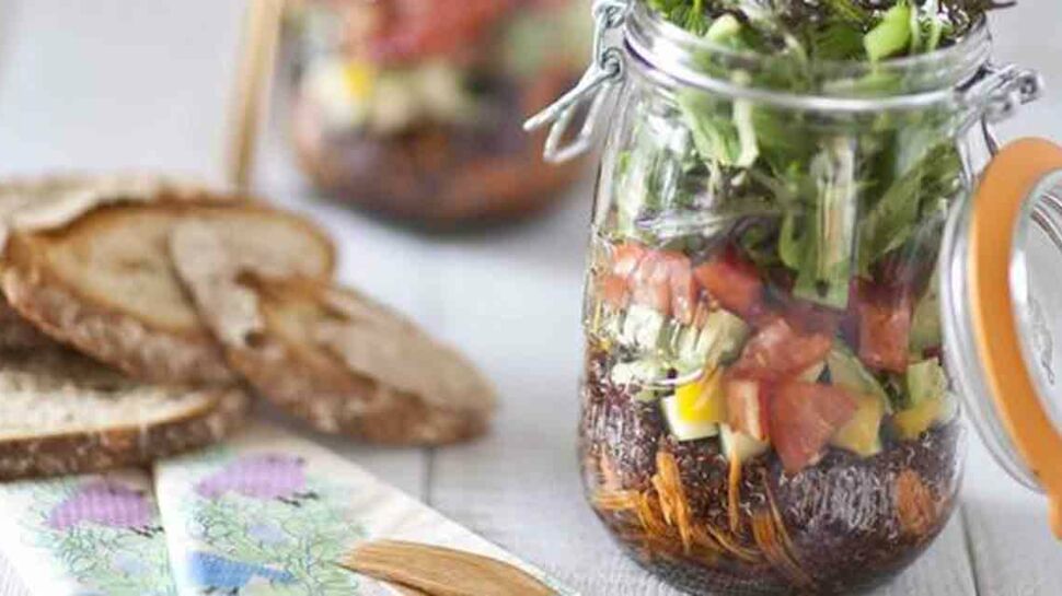 Salade jar, salade bocal : la nouvelle folie pour le repas du déjeuner