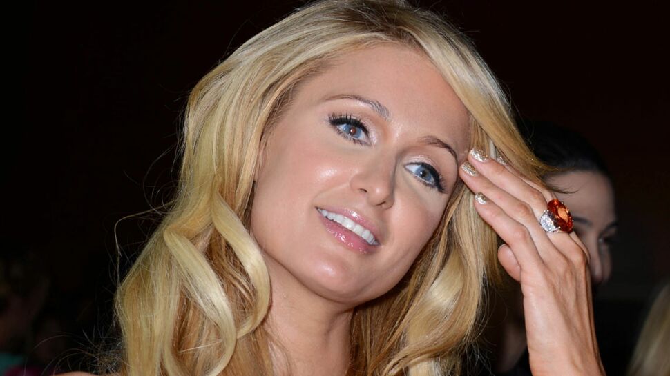Paris Hilton : “Je me suis acheté un soutien-gorge Dolce Gabbana avec mon premier salaire”