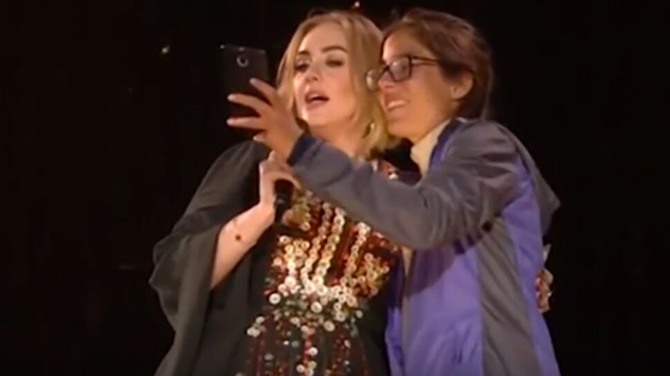 Adele : la diva rote au nez d'une fan en plein concert