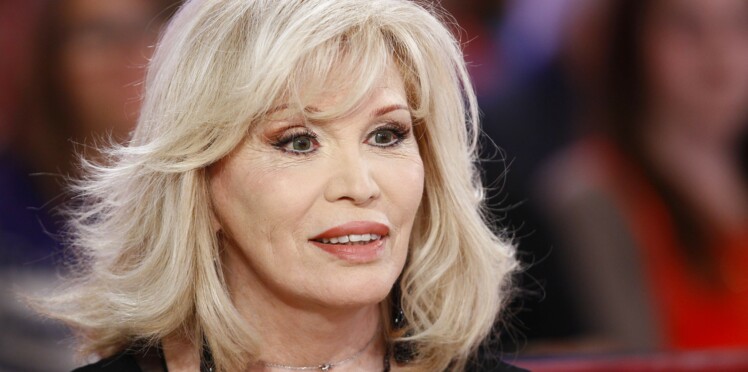 Amanda Lear un homme ? Elle répond à Régine et fait une grande annonce