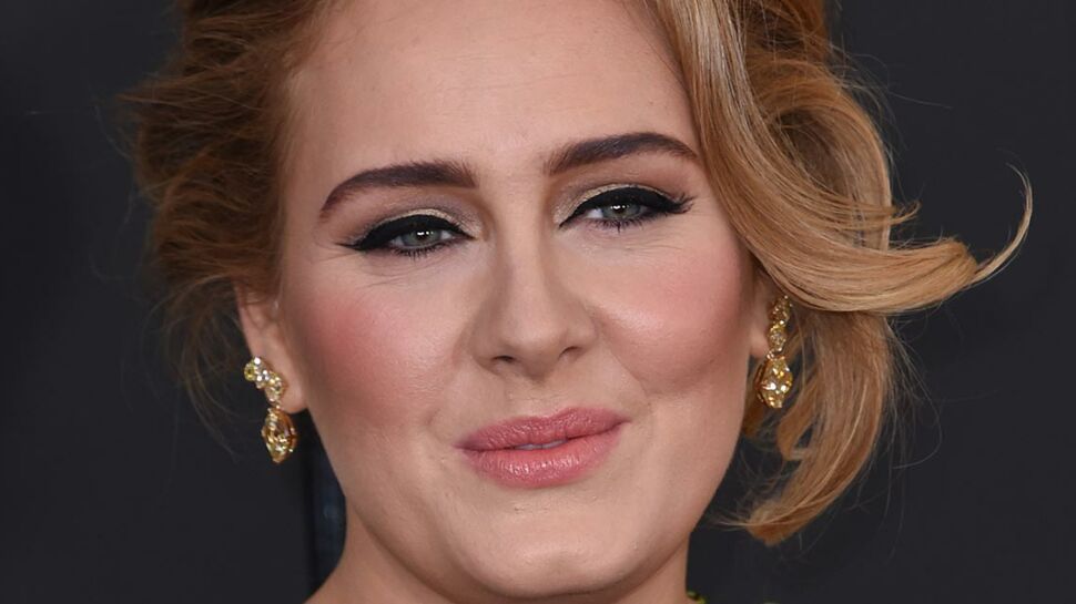 Adele lance des billets de 20 dollars en plein concert!