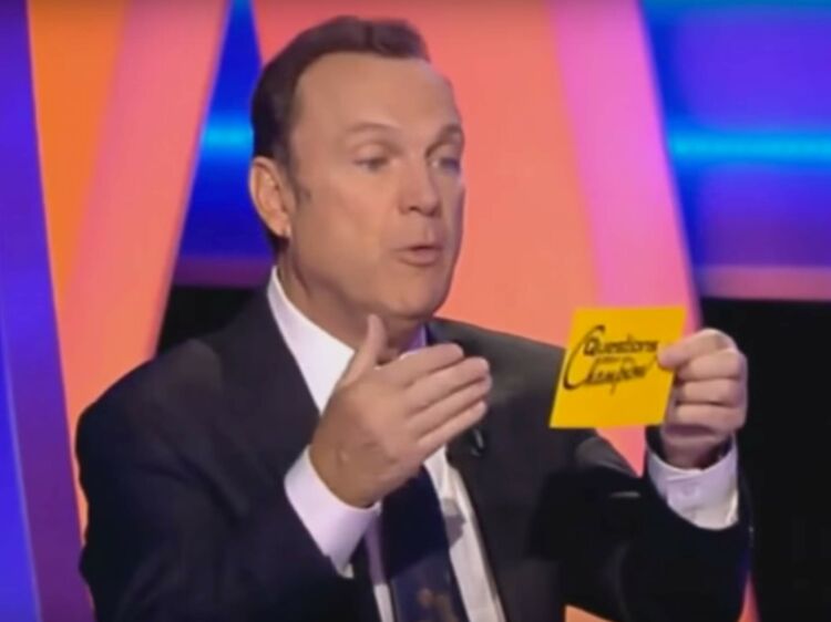 Questions Pour Un Champion Emmy Homme Ou Femme Julien Lepers viré de Questions pour un champion : ses remplaçantes