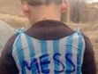 On aime l'initiative de Lionel Messi, à la recherche de l'enfant au maillot "sac plastique"