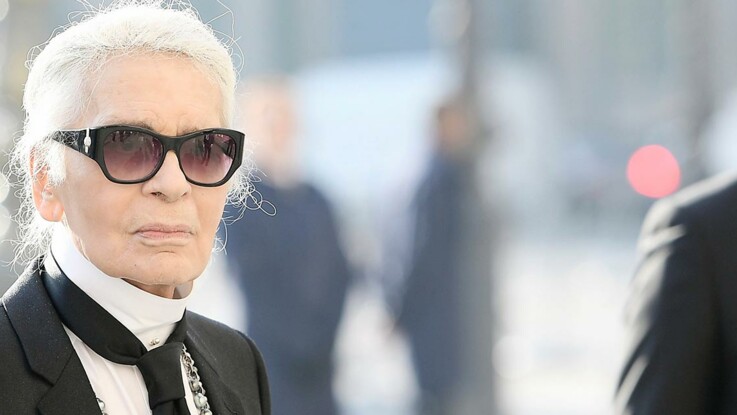 Homme amoureux retire ses lunettes [PUNIQRANDLINE-(au-dating-names.txt) 38