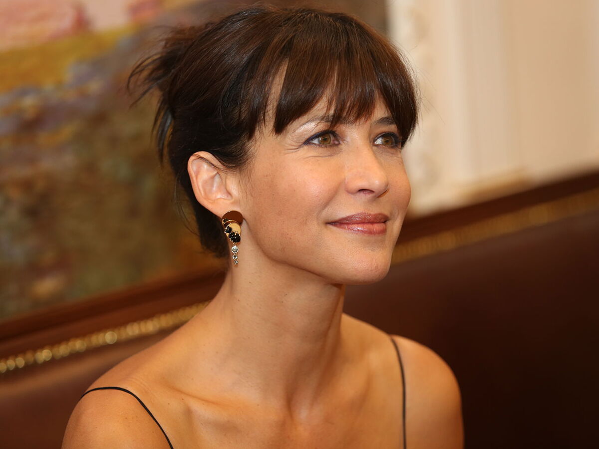 Sophie Marceau Pour Preserver Son Histoire Avec Cyril Lignac Elle Attaque Une Journaliste Femme Actuelle Le Mag