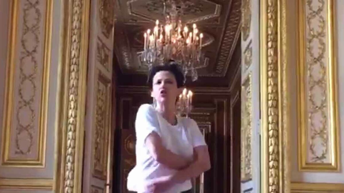 Vidéo: le dernier strip-tease de Sophie Marceau : Femme Actuelle Le MAG