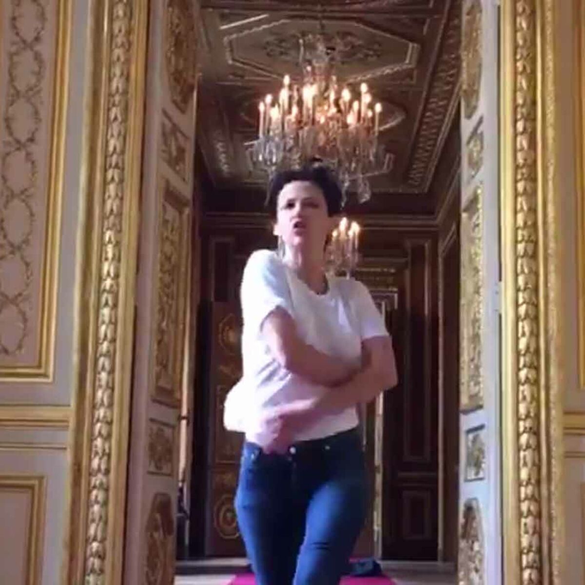 Vidéo: le dernier strip-tease de Sophie Marceau : Femme Actuelle Le MAG