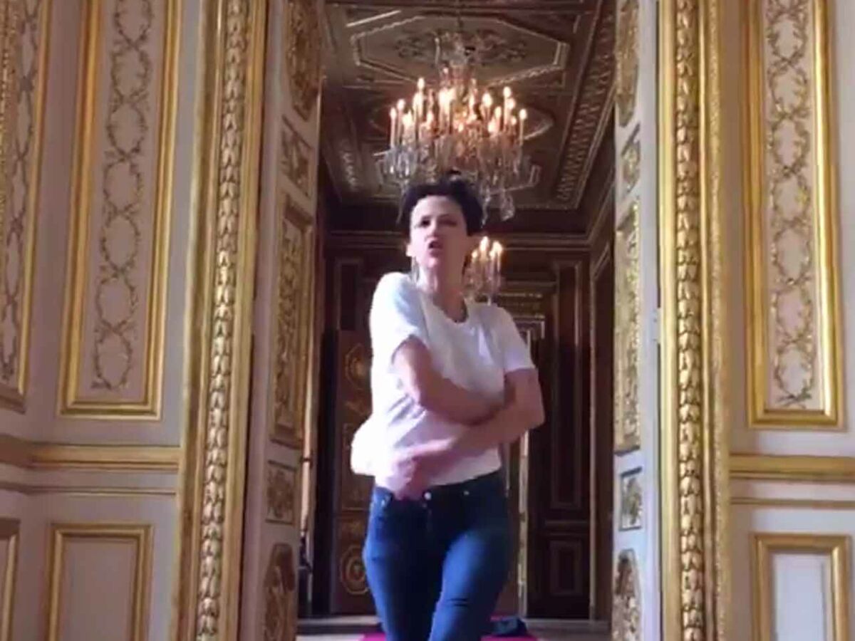 Vidéo: le dernier strip-tease de Sophie Marceau : Femme Actuelle Le MAG