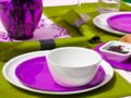 Vaisselle colorée pour table d'été