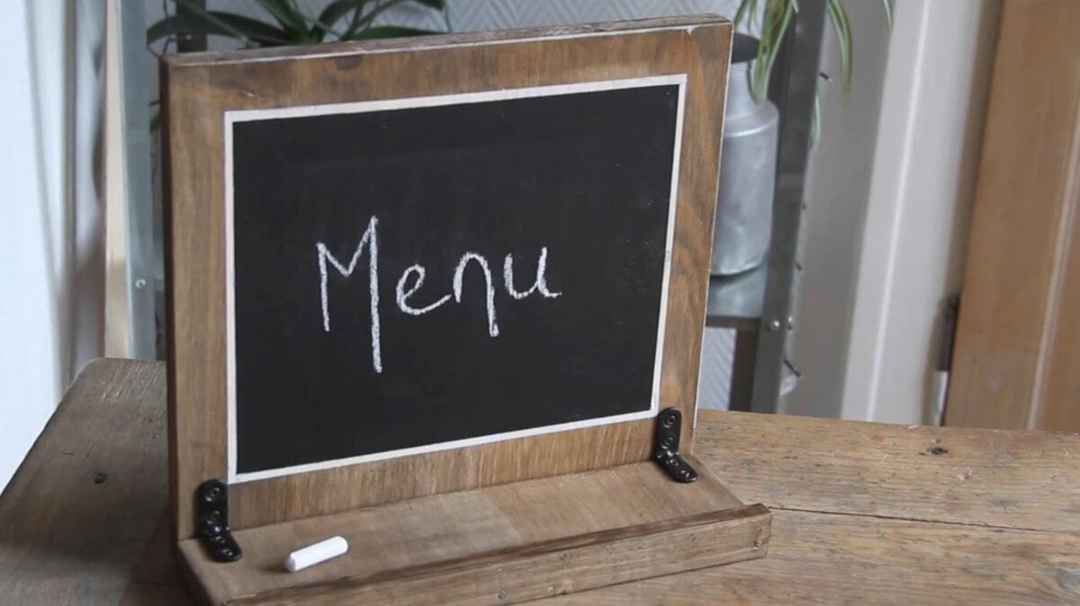 Déco de cuisine : comment fabriquer une ardoise façon bistrot Déco de cuisine : comment fabriquer une ardoise façon bistrot