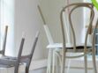 Relooking peinture : customiser des chaises en bois
