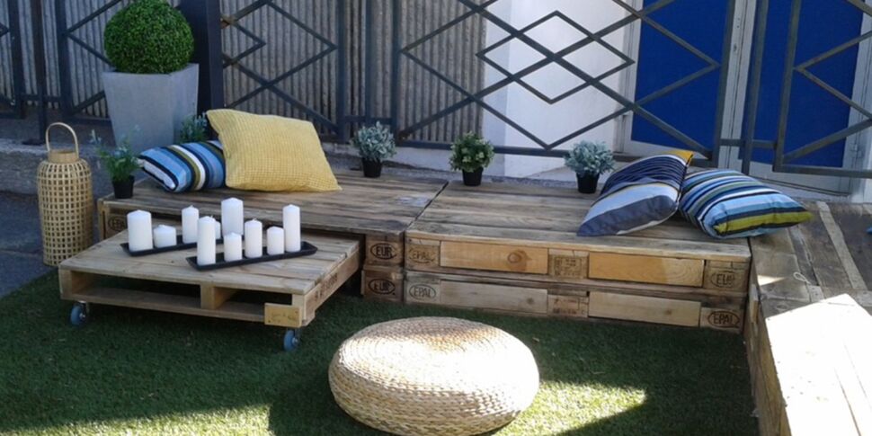 Idée meuble pour extérieur  Meubles de jardin en bois, Mobilier extérieur  en palettes, Canapé de palette en bois