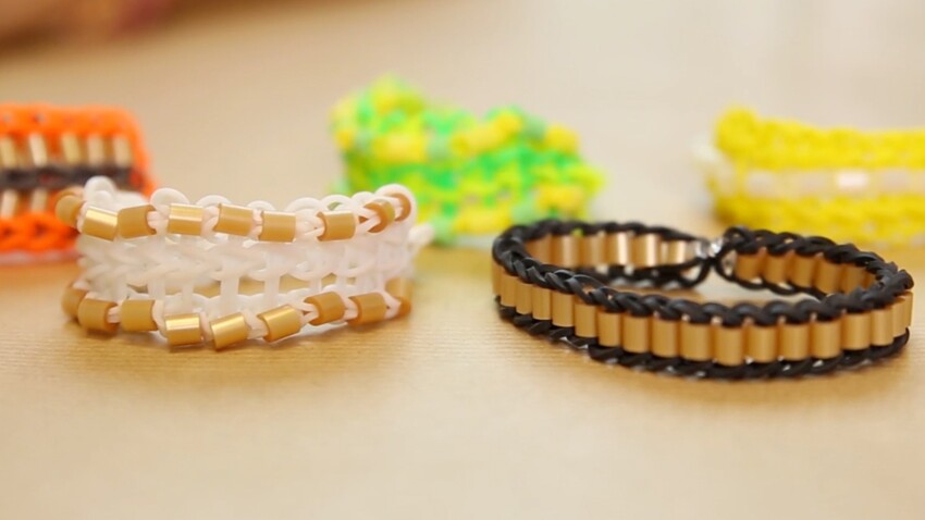 Bracelet élastique : le modèle triple simple avec des perles à repasser