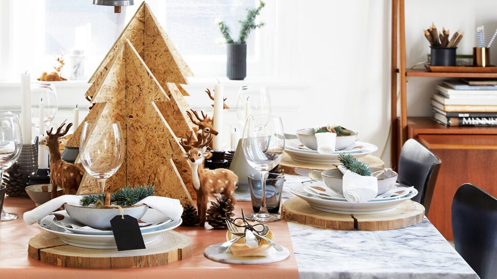 Idées déco : une maison en bois et marbre pour Noël