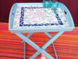 Une petite table marine en mosaïque