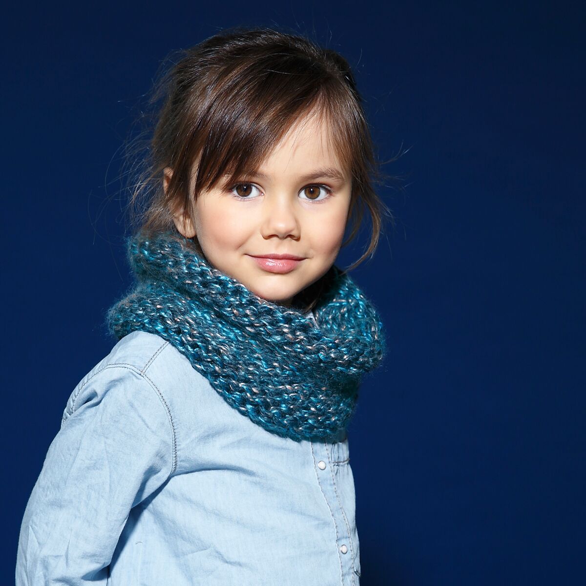 Modèle de tricot gratuit : le snood écru pour enfant : Femme Actuelle Le MAG